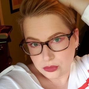 Meet your Posher, Sera